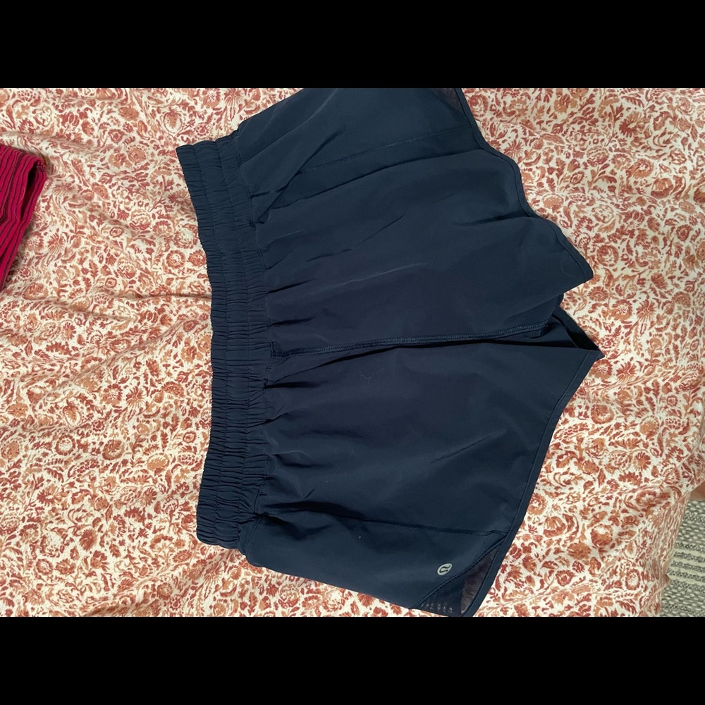 Lululemon hotty shorts size 6